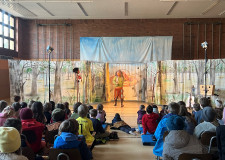 Maskara Hexe und Kinder